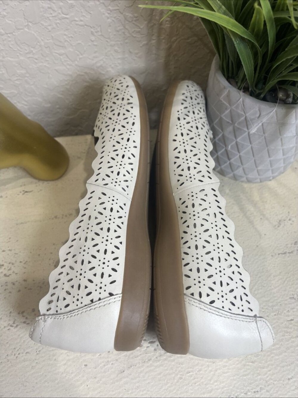 Earth Origins Geometric Ivory Slip-On Shoes Women Size 10N - Picture 9 of 12